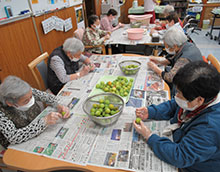 梅ジュースづくり